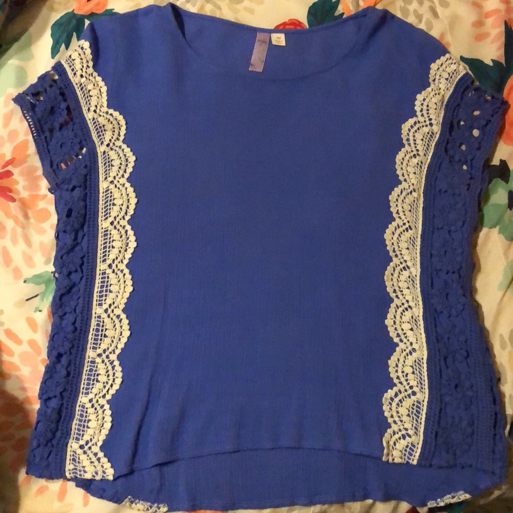 Women’s medium blouse